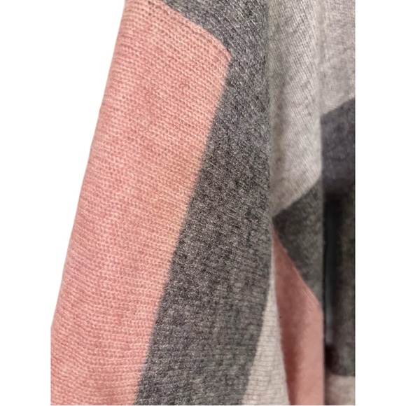 Charter Club Luxury 100% Cashmier One Size Gray Pink Shawl. - Picture 5 of 8